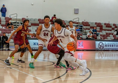 Jaidyn Simpson (1) leads Mt. SAC men's basketball as the state's #6-ranked team.
